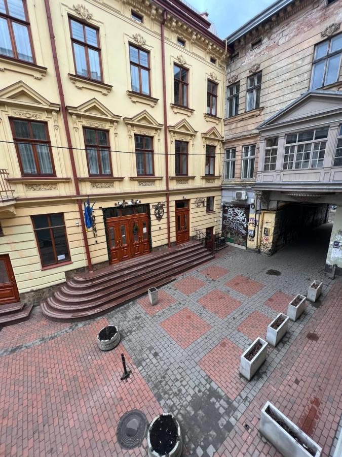 Апартаменти В Самому Центрі Львова В Проїзді Крива Липа Zewnętrze zdjęcie